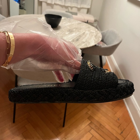 Chanel Sandals
will fit size 38, 38.5, 9
I am a 38.5 - Picture 5 of 10